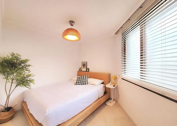 Mangwon Station Taxi 3 Minutes #family #friend #hongdae #hangangang #yg #self-check-in #washingmachine #dryer #low-floor Bed #children's Supplies 公寓 首爾